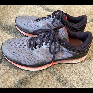 New Balance Size 10.5 Fresh Balance Sneakers